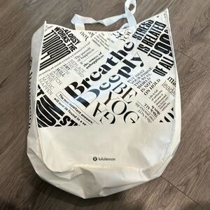 Lulu lemon tote bag in black and white 🥰